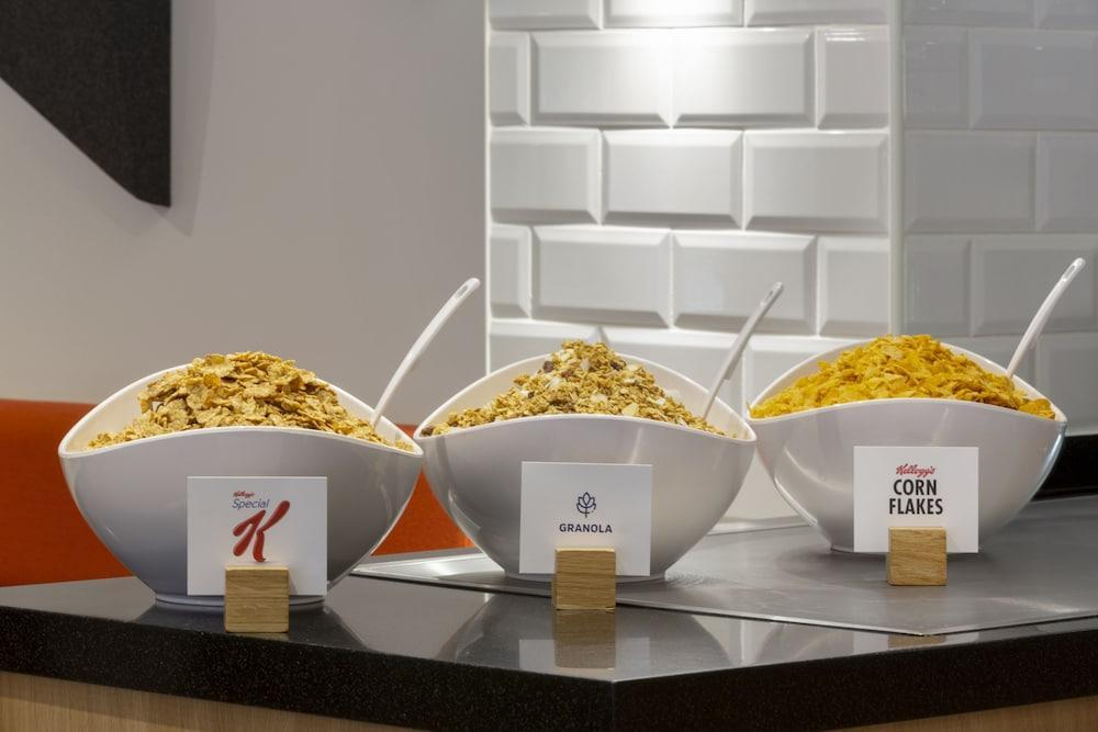 Holiday Inn Express Park Royal By Ihg Лондон Экстерьер фото