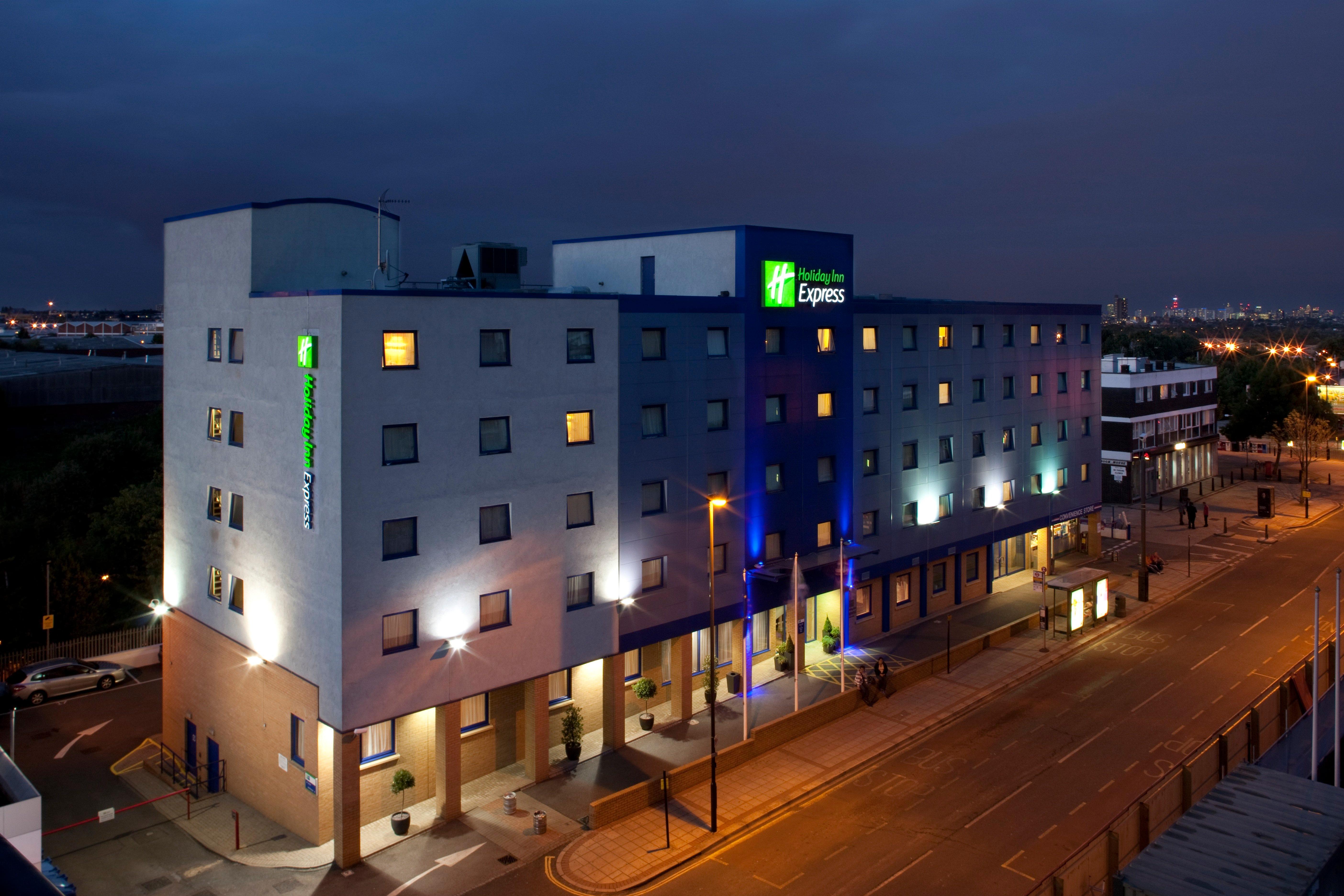 Holiday Inn Express Park Royal By Ihg Лондон Экстерьер фото