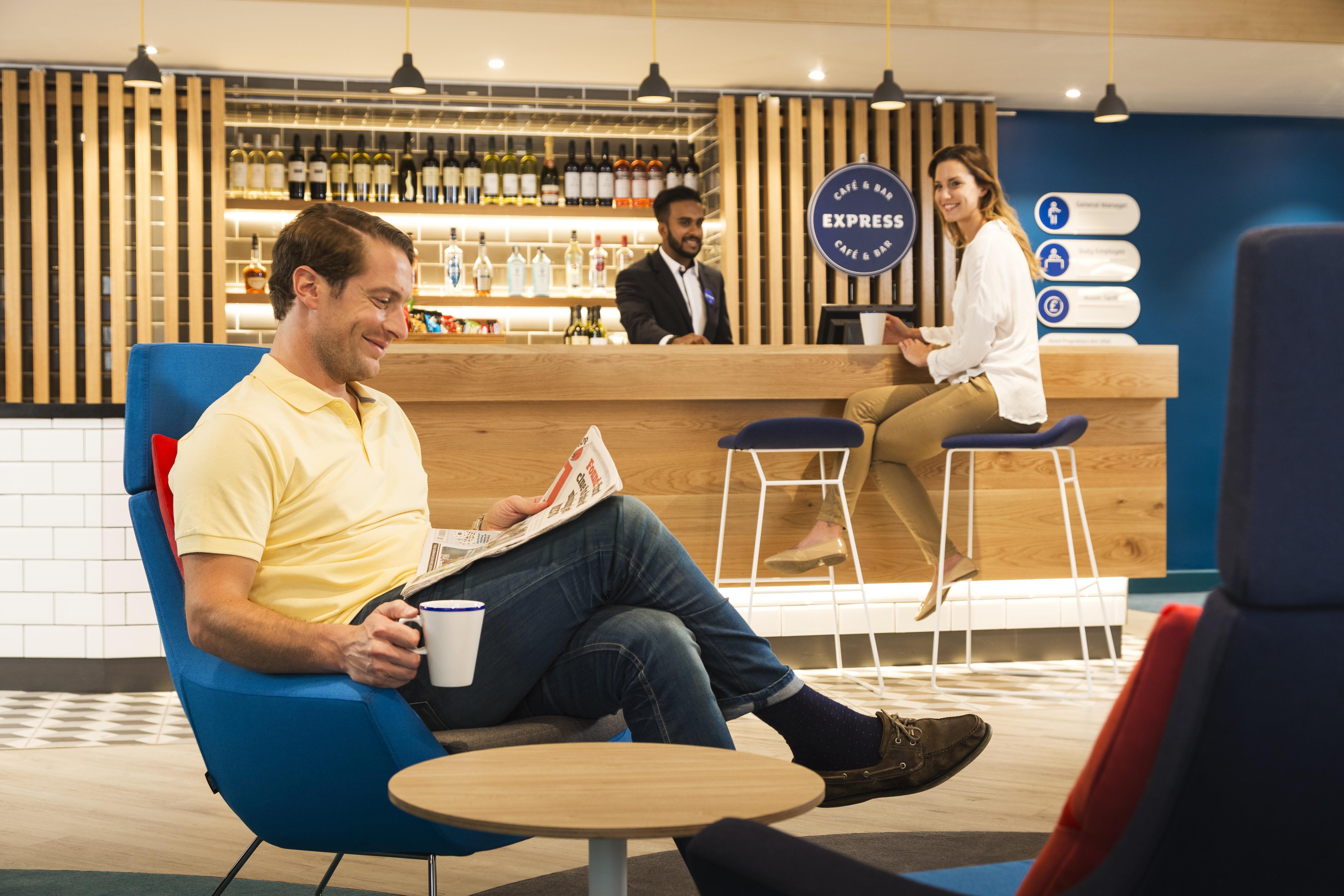 Holiday Inn Express Park Royal By Ihg Лондон Экстерьер фото