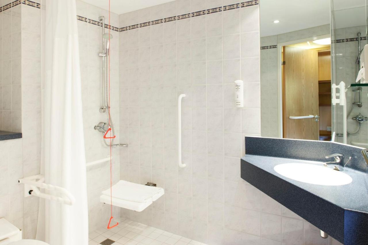 Holiday Inn Express Park Royal By Ihg Лондон Экстерьер фото