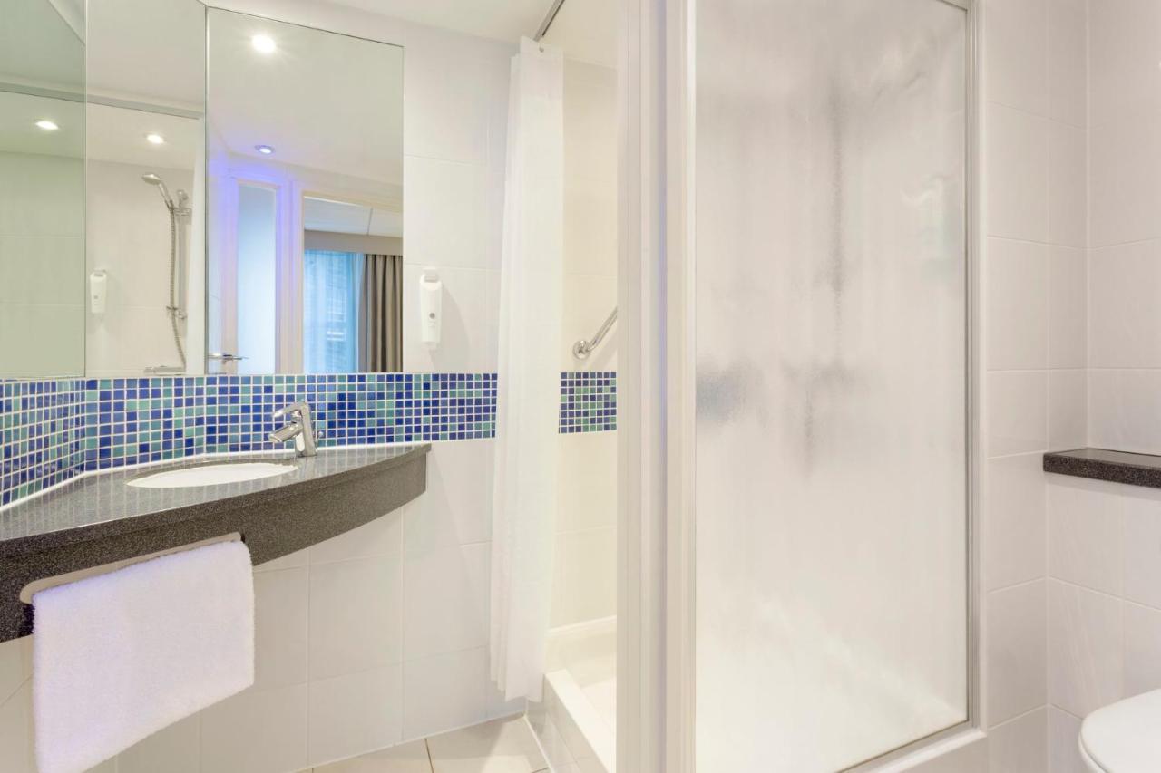Holiday Inn Express Park Royal By Ihg Лондон Экстерьер фото
