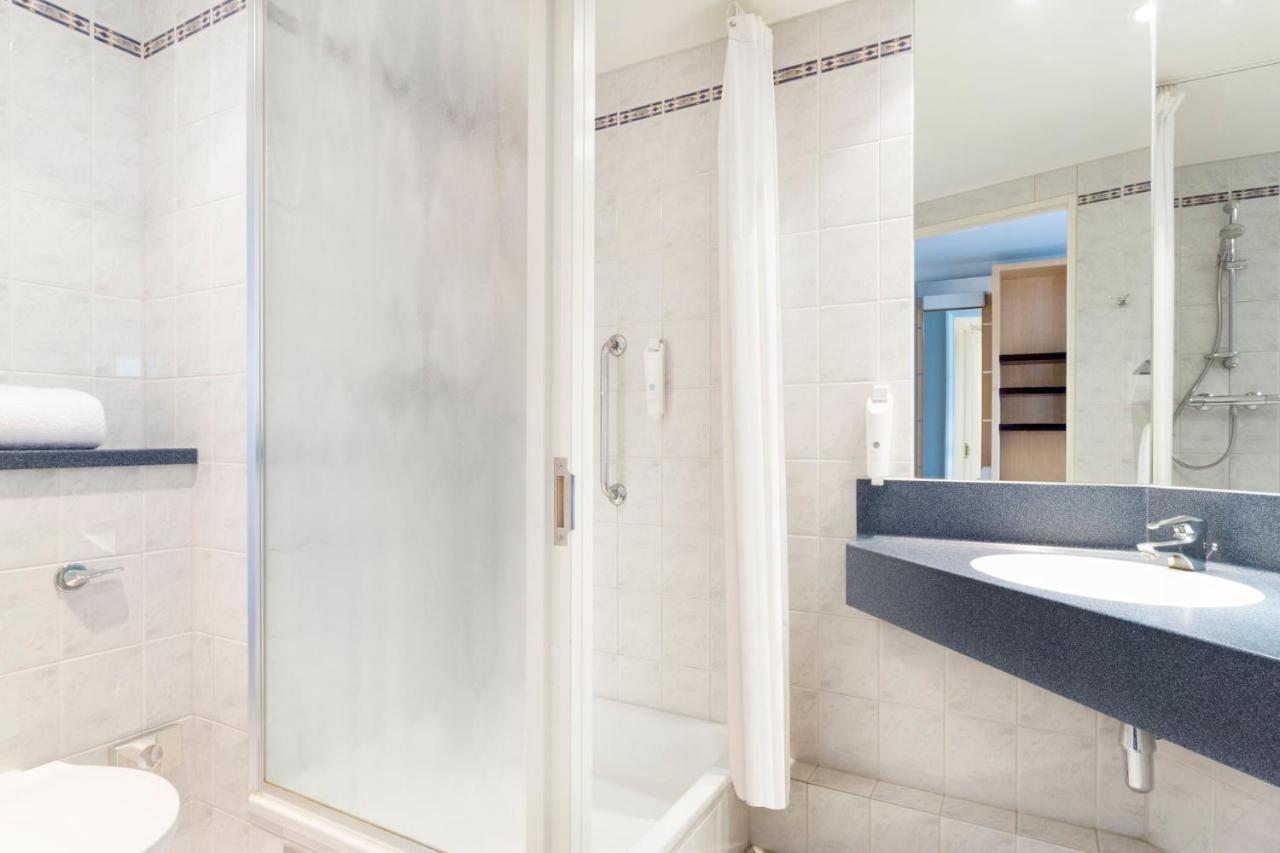 Holiday Inn Express Park Royal By Ihg Лондон Экстерьер фото