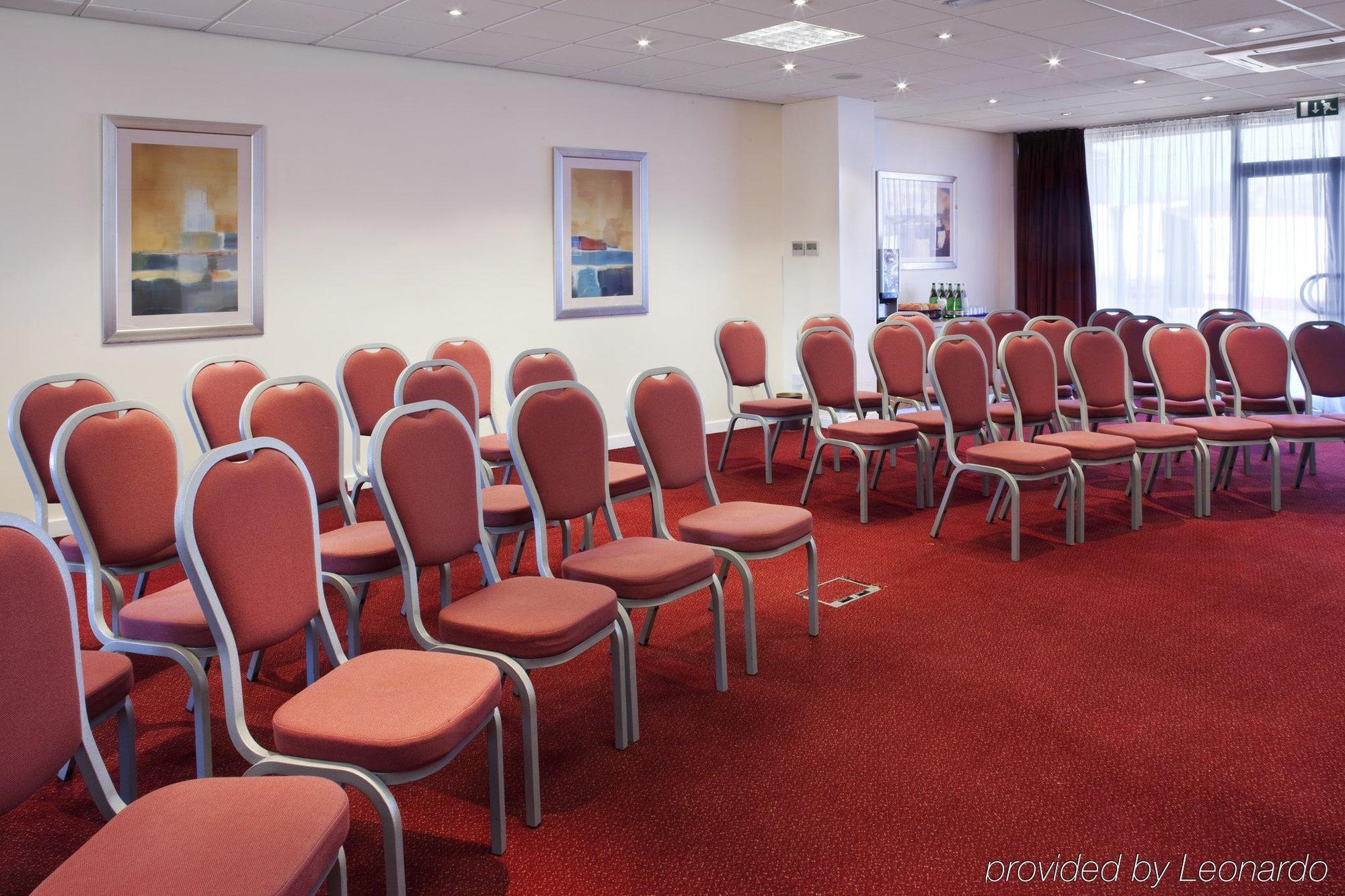 Holiday Inn Express Park Royal By Ihg Лондон Удобства фото