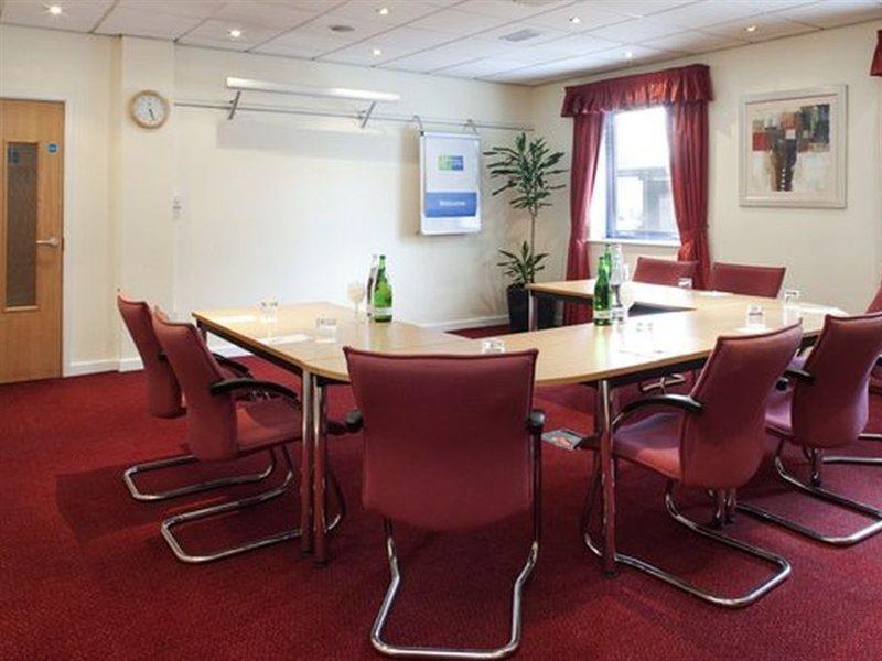 Holiday Inn Express Park Royal By Ihg Лондон Экстерьер фото