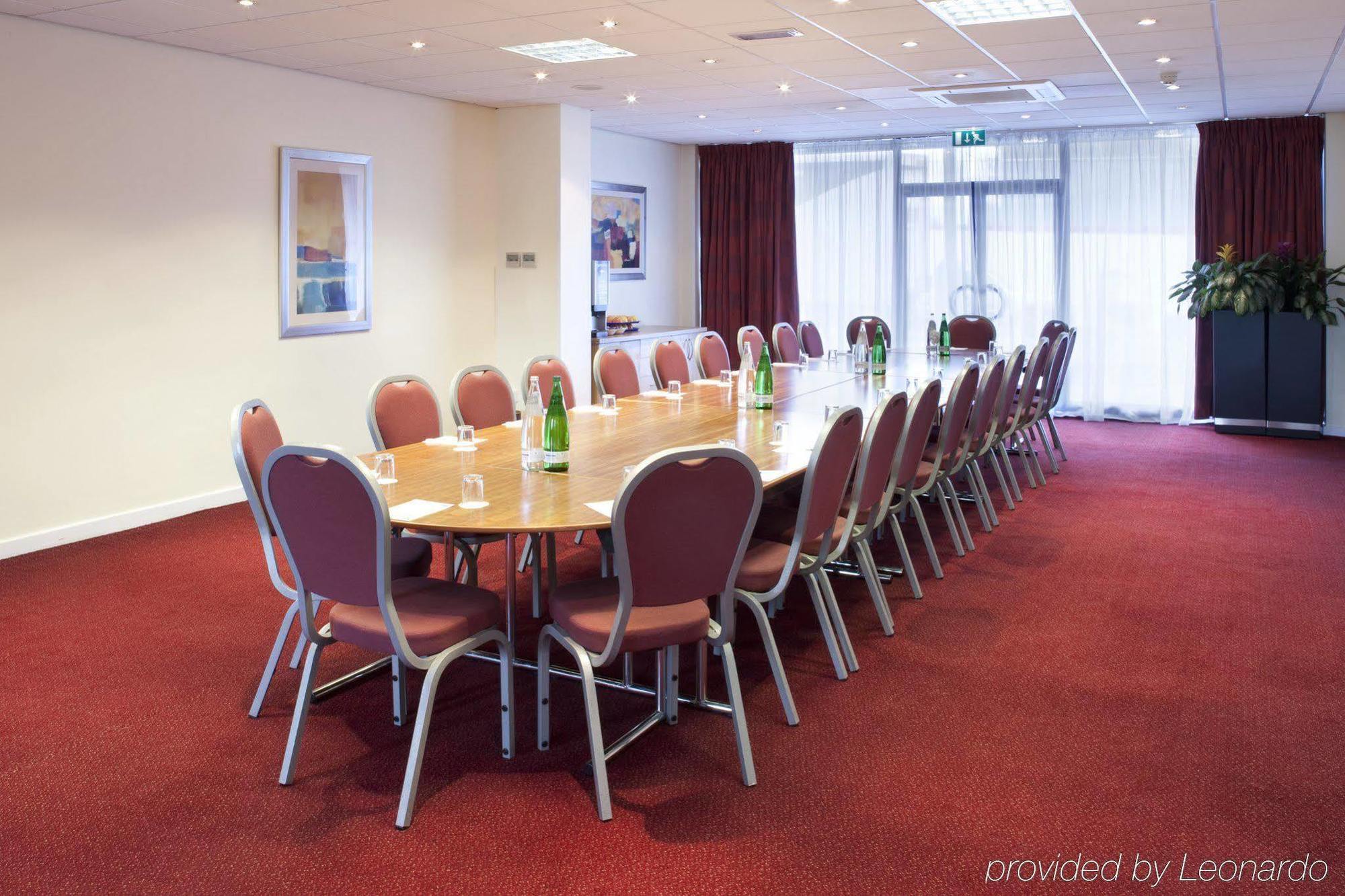 Holiday Inn Express Park Royal By Ihg Лондон Экстерьер фото
