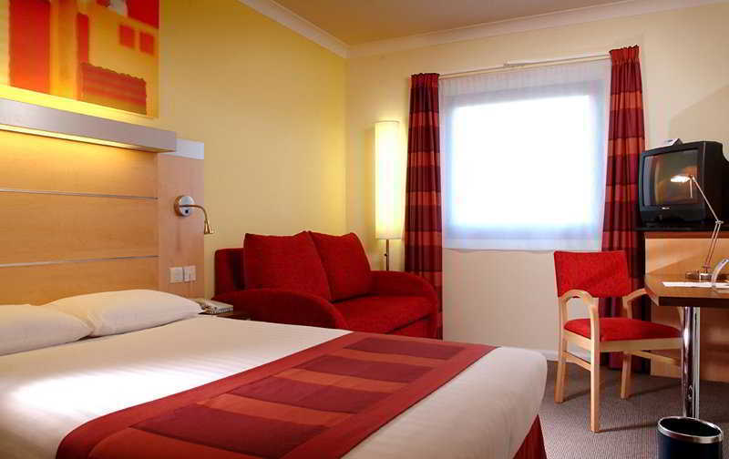 Holiday Inn Express Park Royal By Ihg Лондон Экстерьер фото