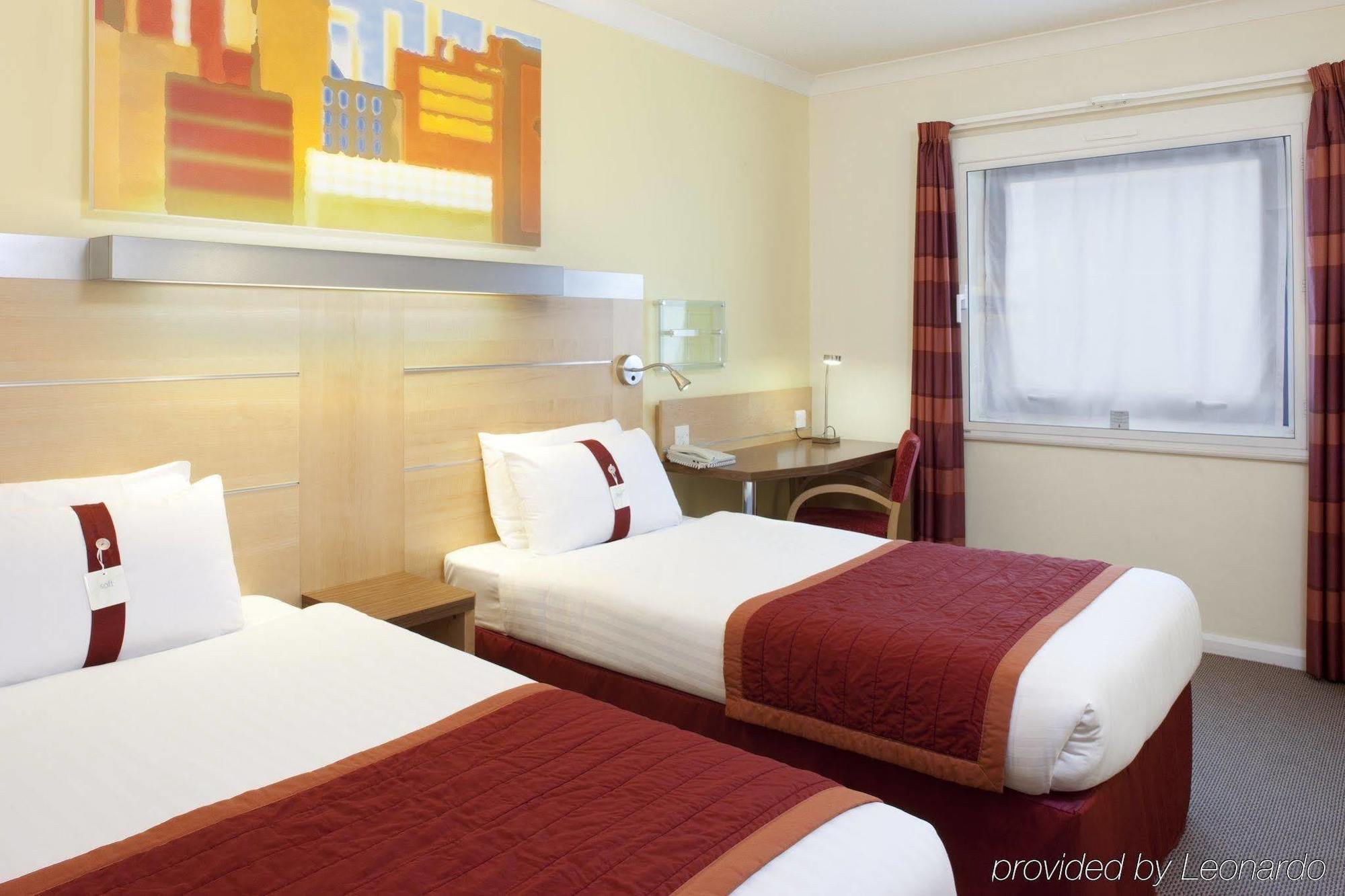 Holiday Inn Express Park Royal By Ihg Лондон Номер фото