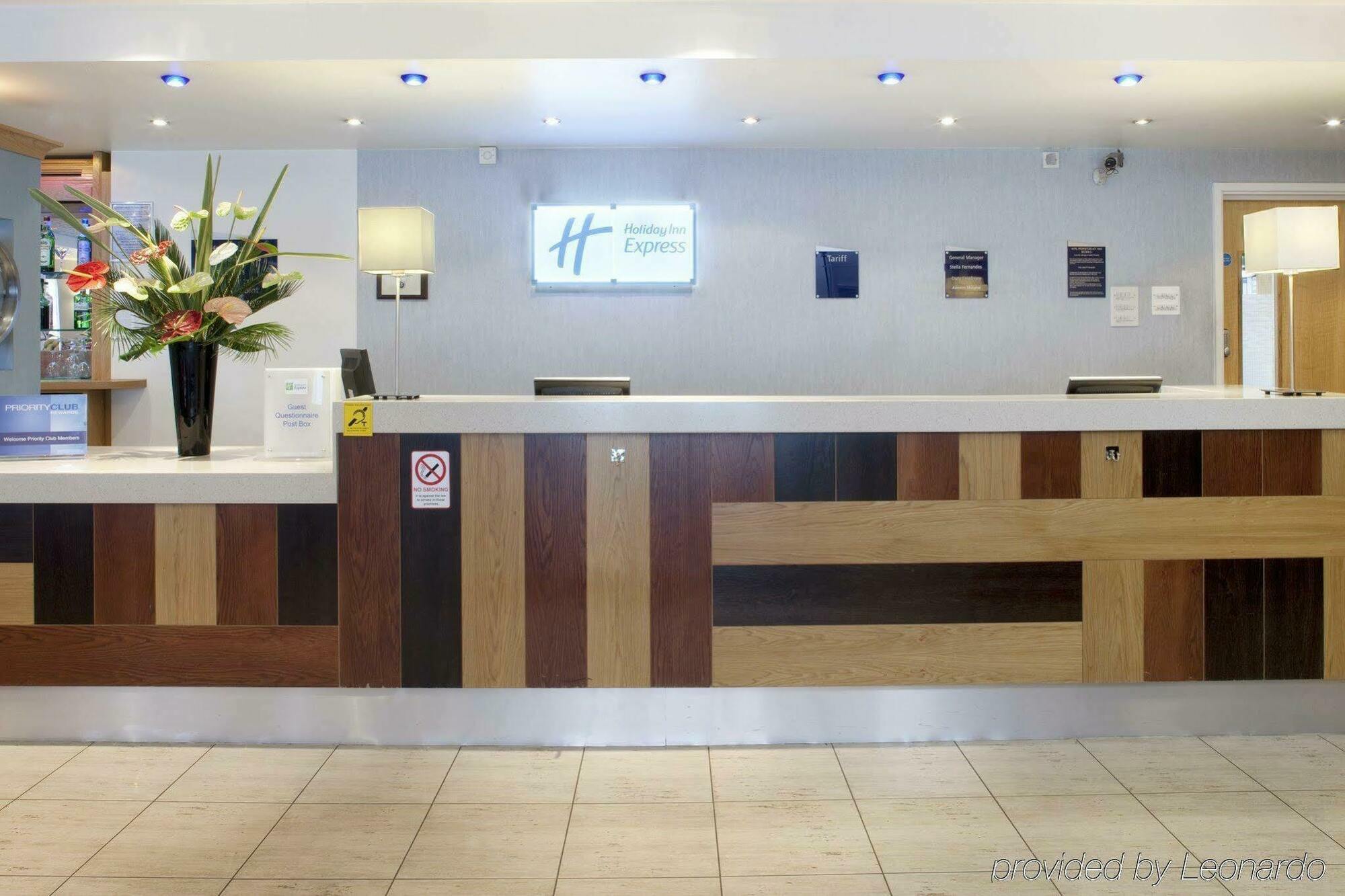 Holiday Inn Express Park Royal By Ihg Лондон Интерьер фото