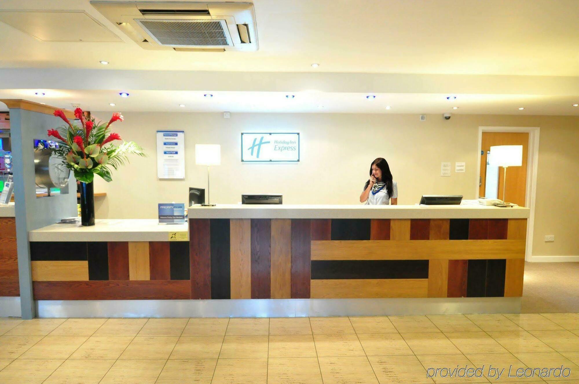 Holiday Inn Express Park Royal By Ihg Лондон Интерьер фото